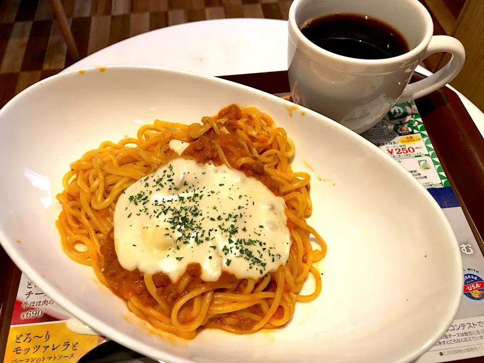 Snapdishの料理写真:とろ〜りチーズフォンデュの牛ほほ肉のミートソース w/ ホットコーヒー|T. Wonderさん