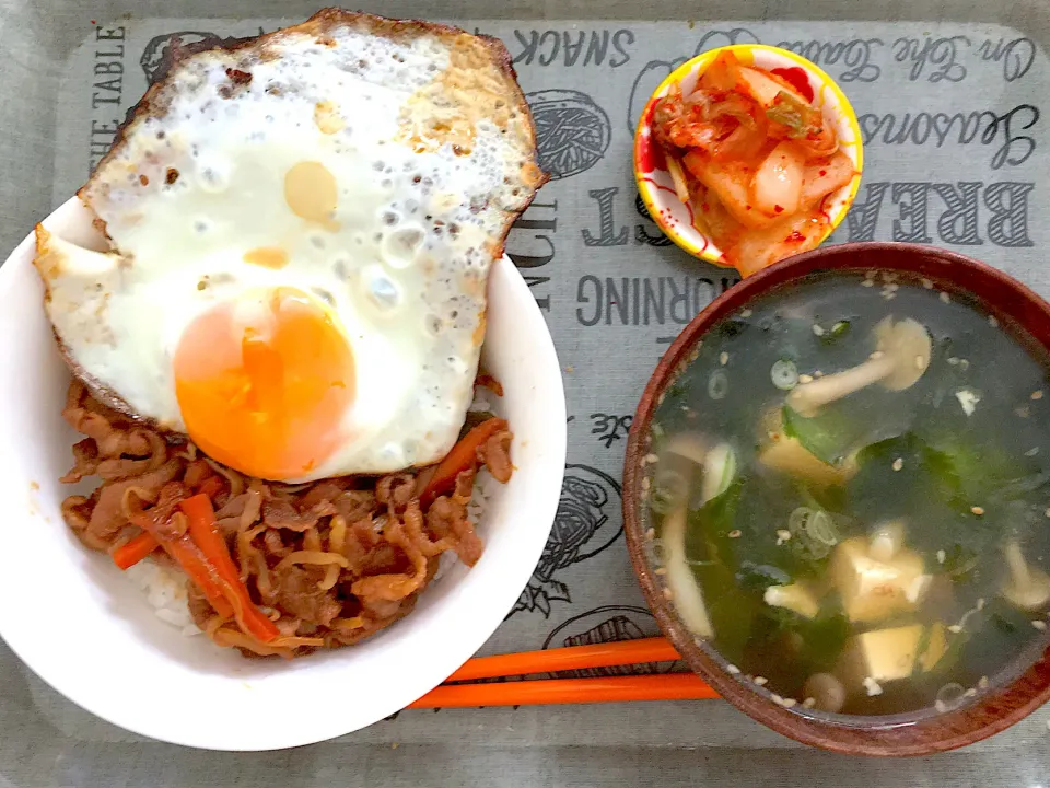 Snapdishの料理写真:プルコギ丼、韓国風スープ、キムチ！|あんこさん