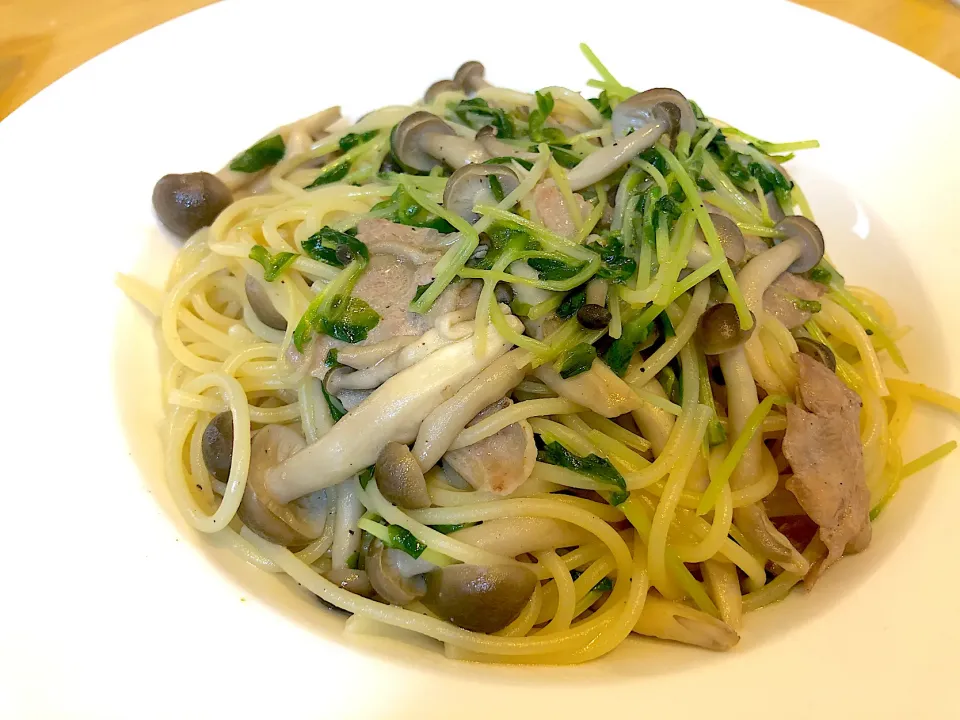 DELISH KITCHENさんの料理 豆苗と豚バラの柚子胡椒パスタ#delishkitchentv|こぐまさん