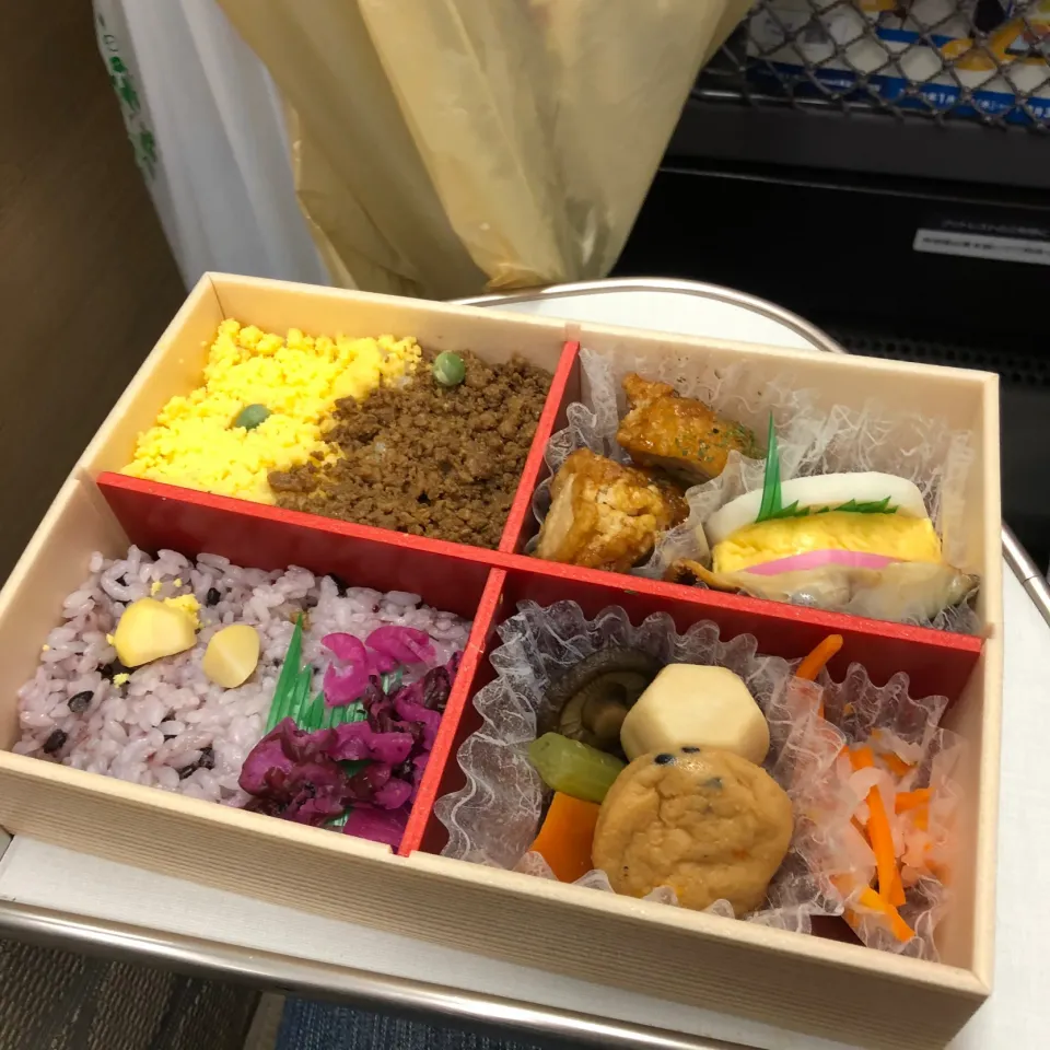 お伊勢参りの車内で🍱|すかラインさん