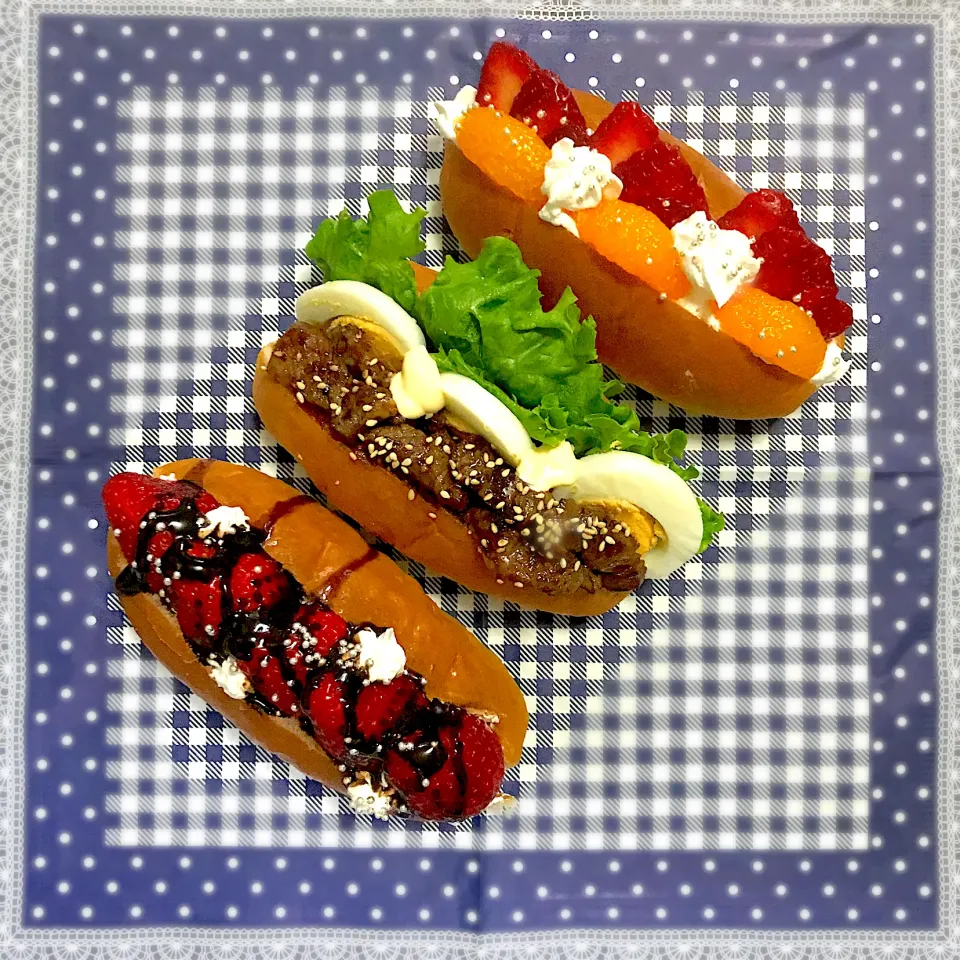 フルーツサンド&ステーキサンド🥖〜イチゴ&みかん・茹で玉子&ステーキ・イチゴ&チョコソース〜|華恋さん