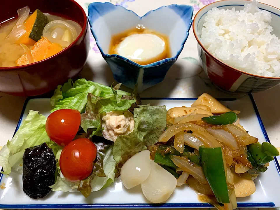 Snapdishの料理写真:朝ごはん、ソーセージ生姜焼き、ツナサラダ、温泉玉子|Isimura Hidekiさん