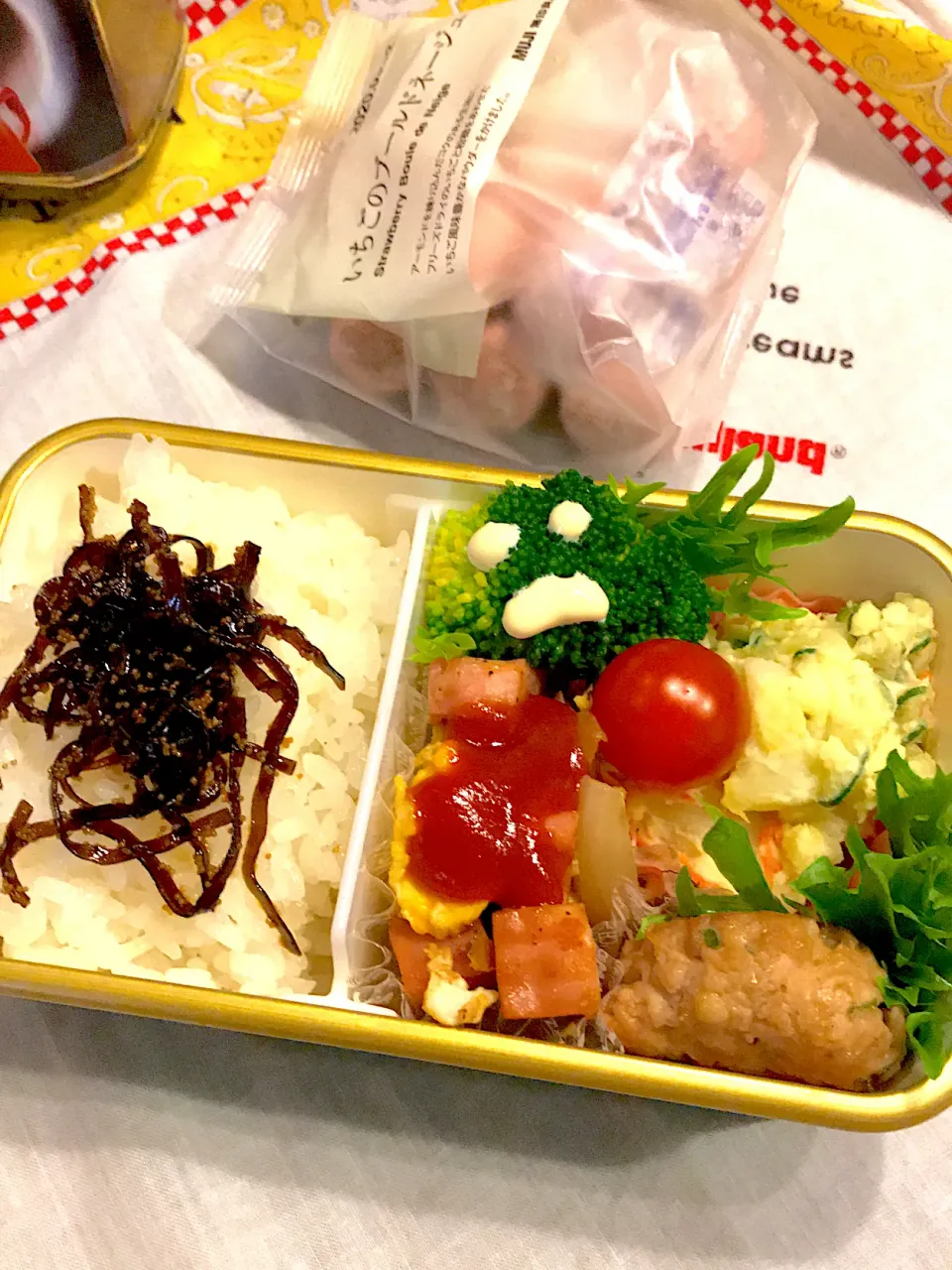 Snapdishの料理写真:2020.1.27  JK＆自分弁当～豚ひき肉の即席つくね🎶|rinrin*mama*さん