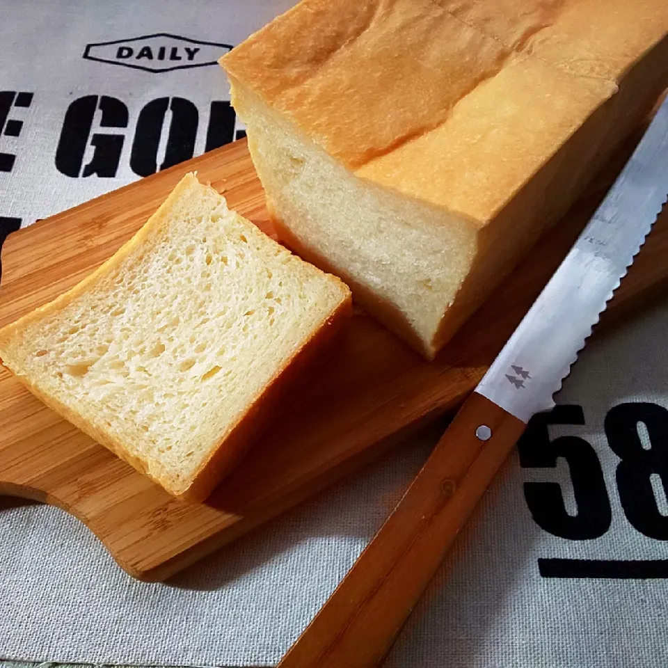 驚きのしっとり食感！高級生食パンの作り方|真希さん