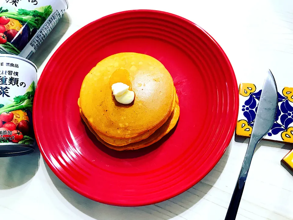 野菜ジュース入りのパンケーキ🥞🍴♪|めぐぐさん