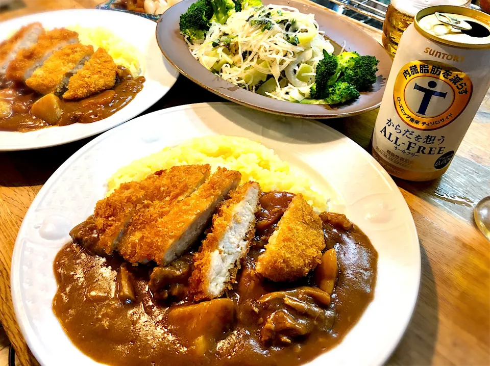 Snapdishの料理写真:チキンカレー　トンカツ&コロッケトッピング　春雨サラダ|じゅんさんさん