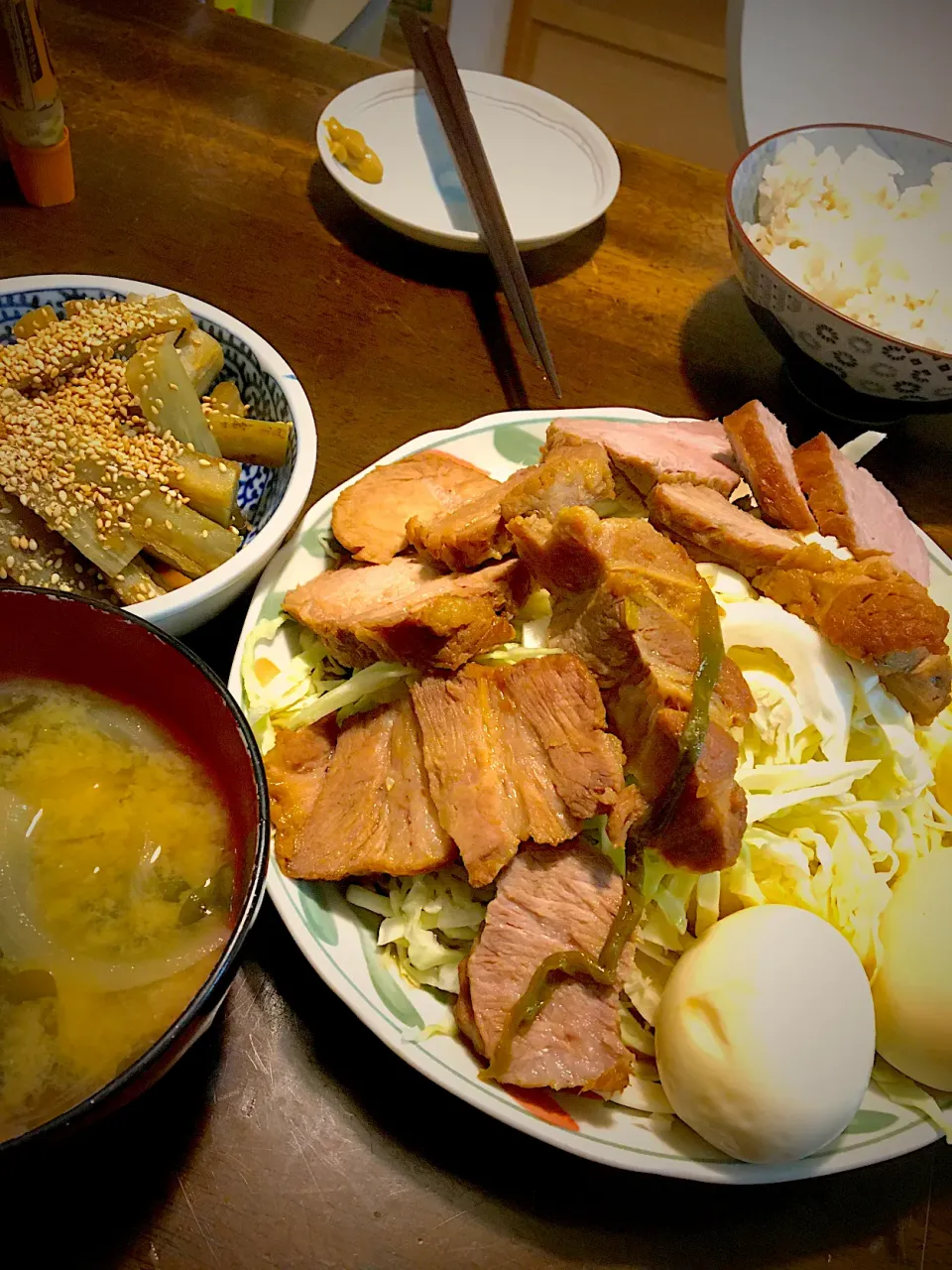 煮豚、たたきごぼう、玉ねぎワカメ味噌汁|ゆうこさん