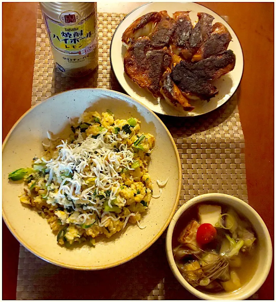 Today's dinner🍴しらす と小松菜の炒飯･餃子･茄子とﾐﾆﾄﾏﾄ&厚揚げの根芹中華ｽｰﾌﾟ|🌈Ami🍻さん