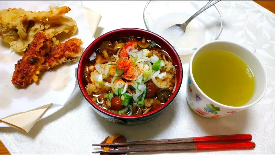 Snapdishの料理写真:1/27の夕食
煮込み蕎麦
舞茸の天ぷら、ちくわ天、パプリカかき揚げ|卯月さん