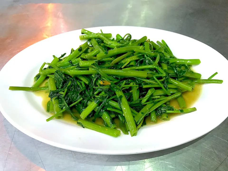 Stir fried morning glory with oyster sauce|Sky Blueさん