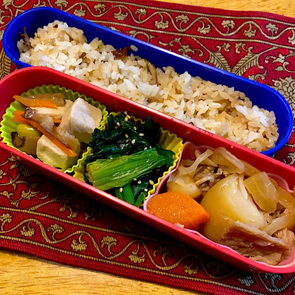 肉じゃがと、ほうれん草の胡麻和えと、高野豆腐と、舞茸ご飯弁当|もえさん