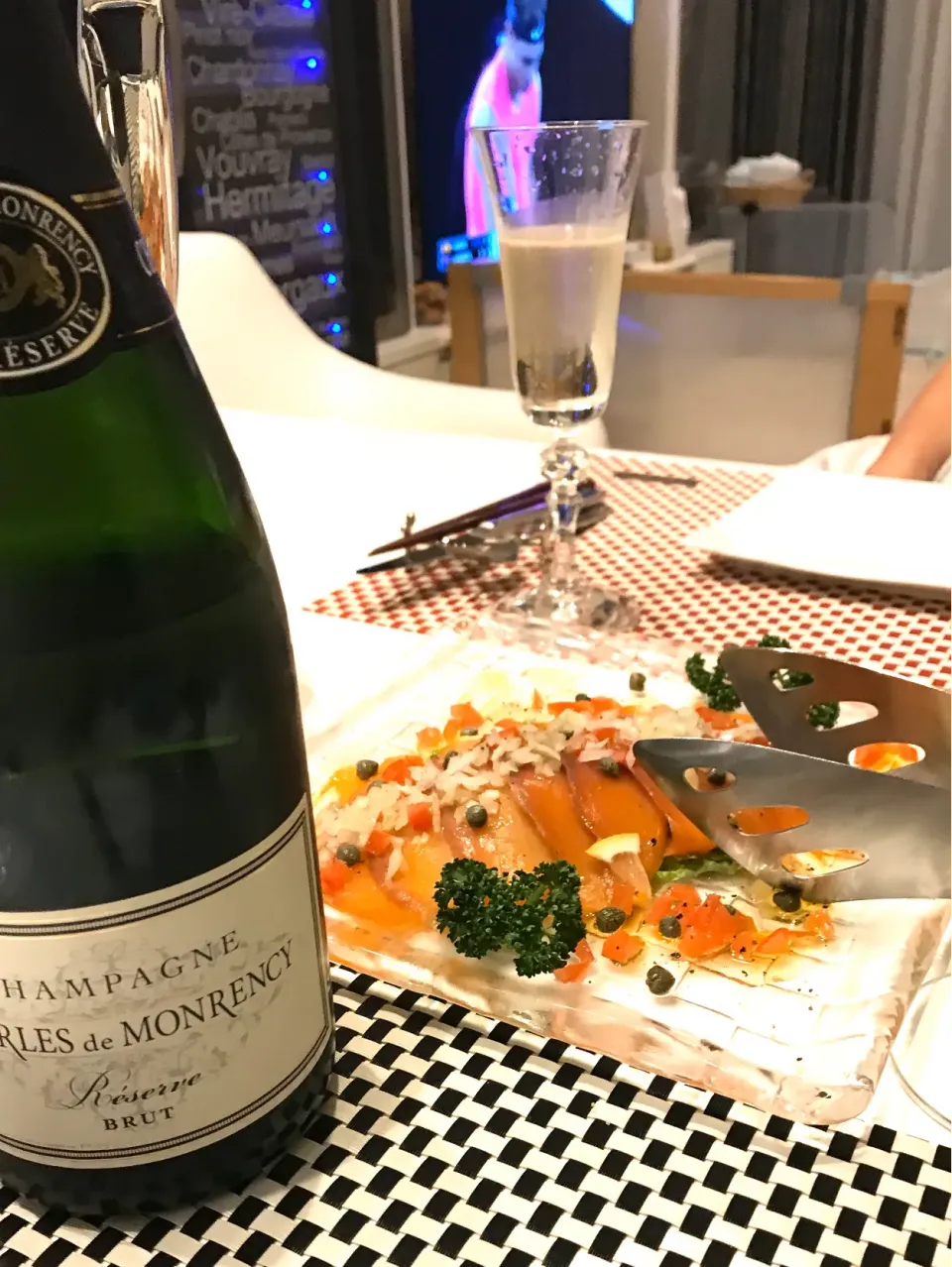 Snapdishの料理写真:スモークサーモンのカルパッチョ➰🥂😋|ナムナムさん