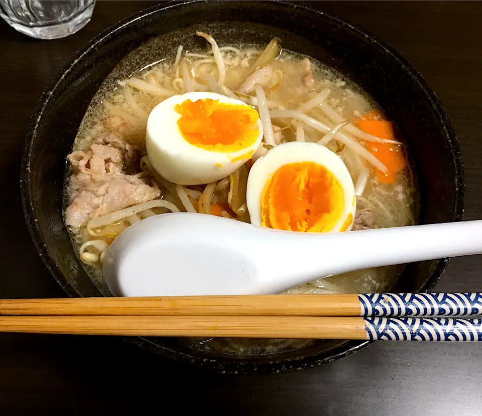 豚骨ラーメン半熟卵のせ|ちぐあささん