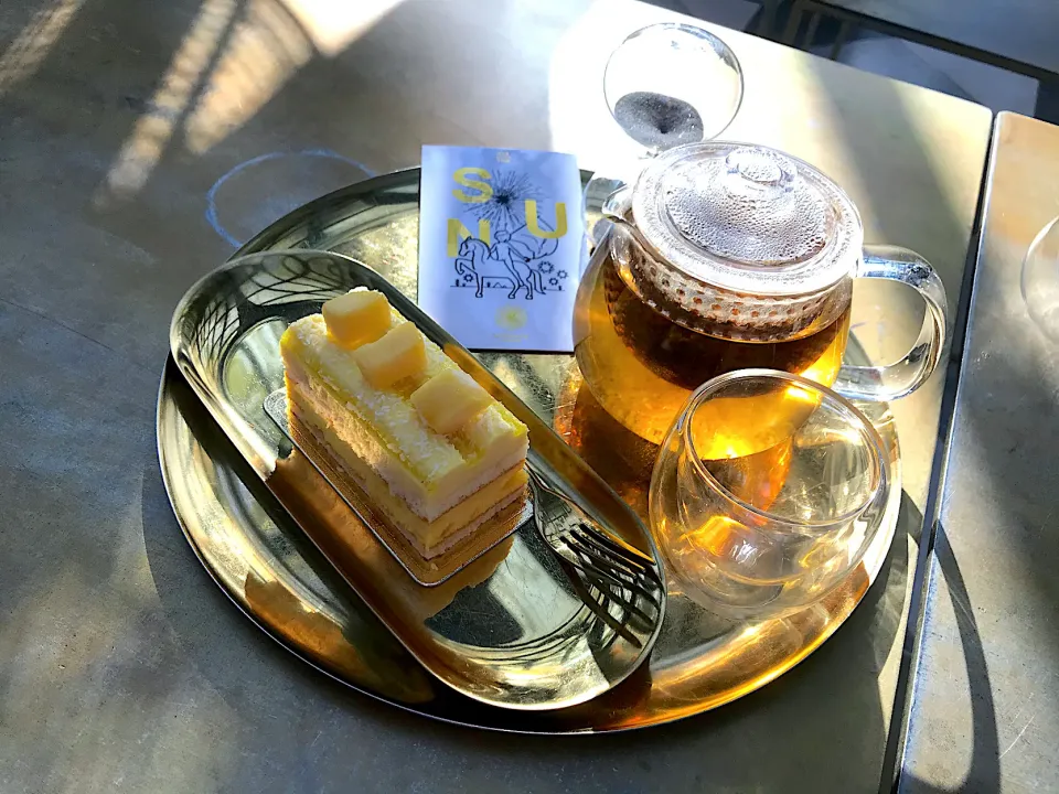 Mango passionfruit cake, white tea with mango and pineapple|Sky Blueさん