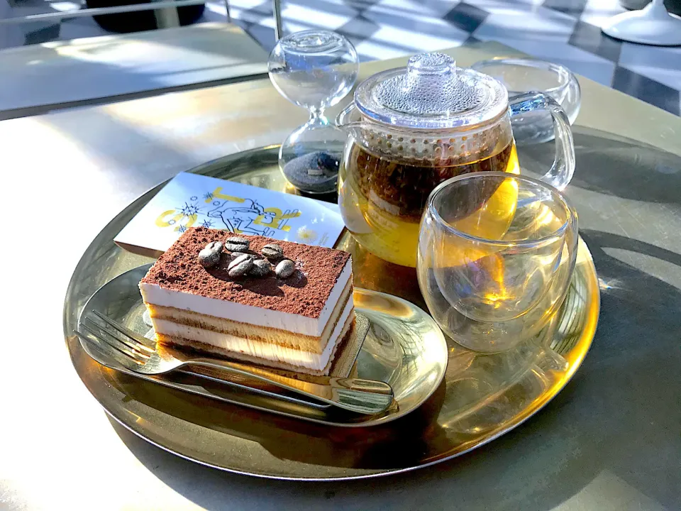 Tiramisu cake, green & white tea with passion fruits|Sky Blueさん