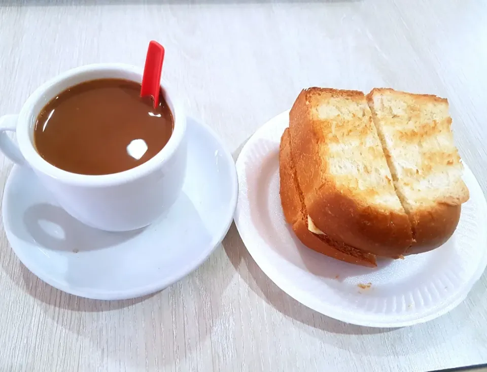 Coffee and roasted butter bun 😋😍😘|🌷lynnlicious🌷さん