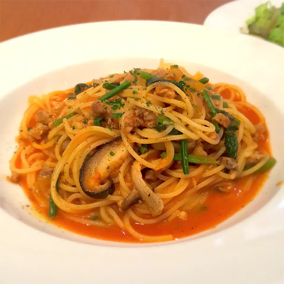 カフェトゥジュールさんのトマトソースパスタ(ほうれん草とサルシッチャ)|ママ☆おーちゃんさん