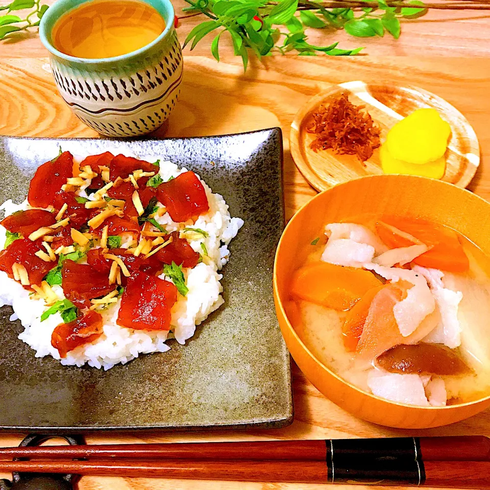 伊勢志摩のご当地グルメ  🍣手こね寿司  それに豚汁で〜す。😋|Sの食卓さん