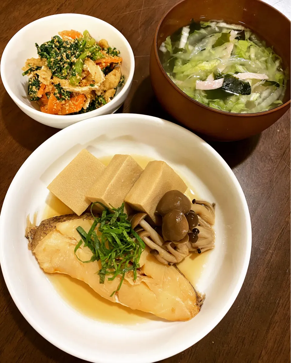 Snapdishの料理写真:アブラカレイの煮付け&春菊の胡麻和え&千切りスープ|み〜さん