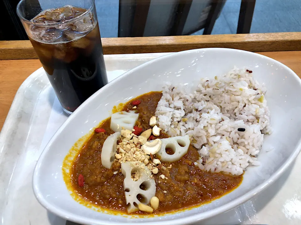 生姜と鶏肉の薬膳カレー w/ 水出しアイスコーヒー|T. Wonderさん