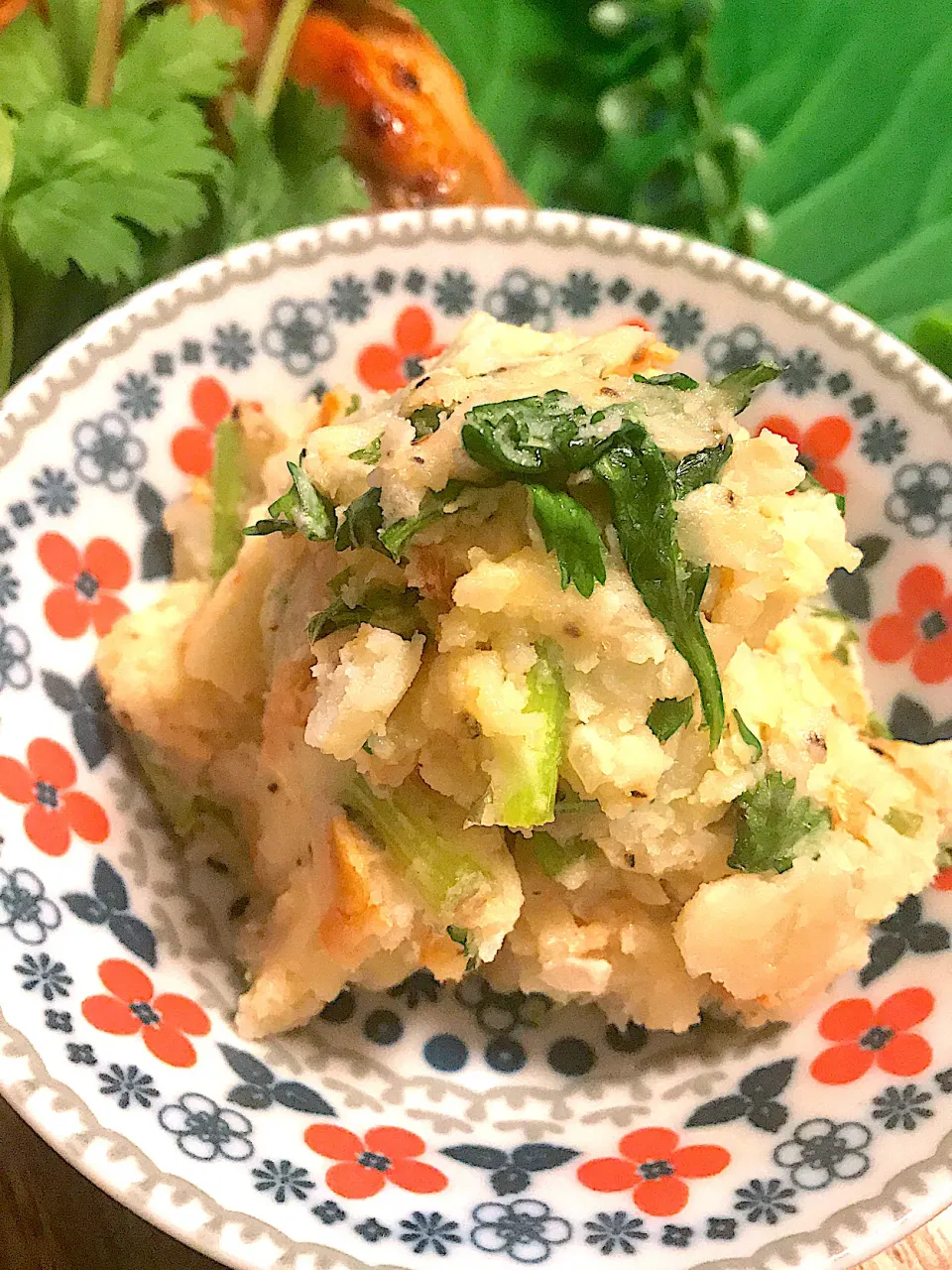 Snapdishの料理写真:パクチー入りのポテトサラダ🥗|🌺🌺Foodie🌺🌺さん