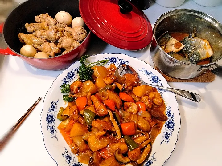 酢鶏と手羽元の甘酢醤油煮と鯖味噌🐣✨|にこさん