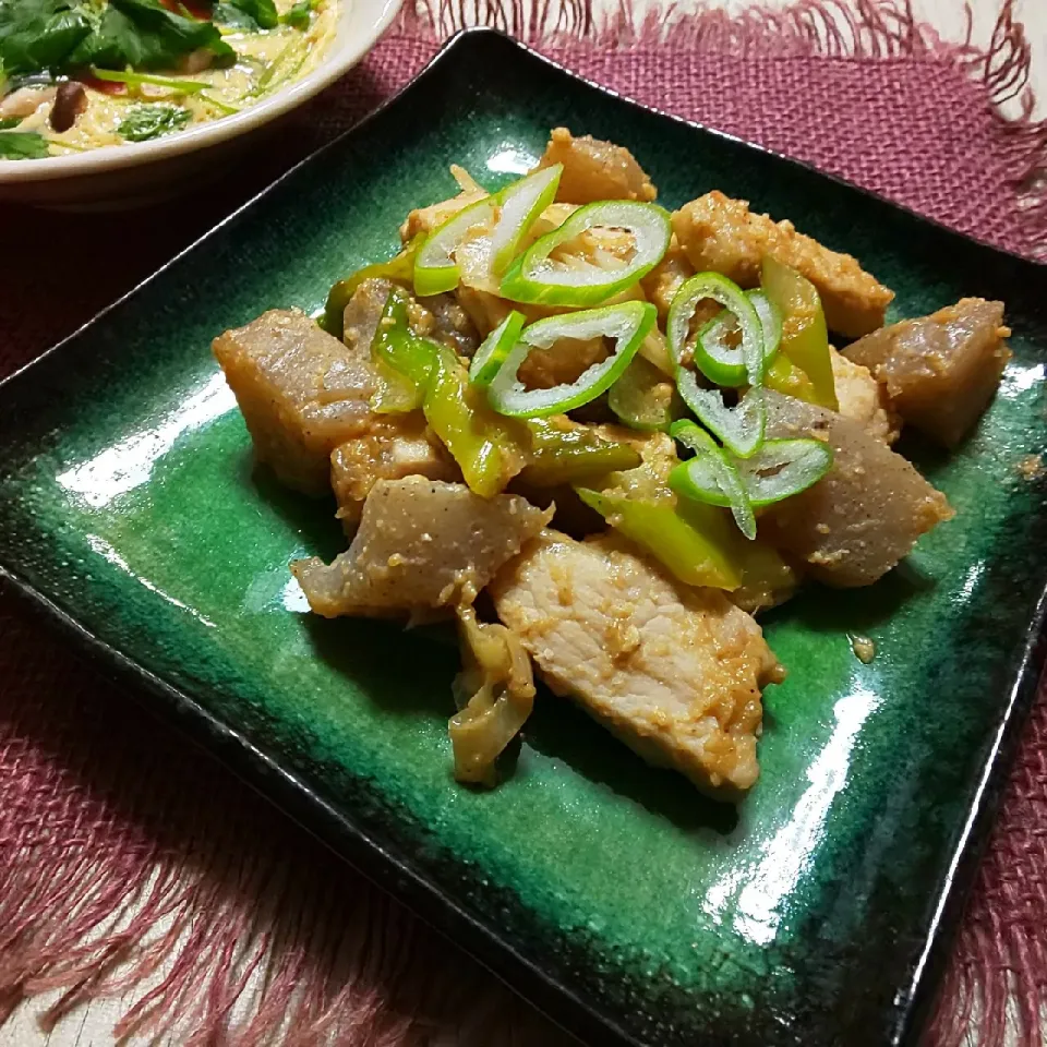 豚バラとちぎり蒟蒻の胡麻味噌炒め|真希さん