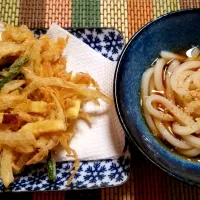 Snapdishの料理写真:釜揚げうどんと野菜のかき揚げ

#釜揚げうどん #野菜のかき揚げ #毎日作るご飯 #うどん #天ぷら #男飯|Toshiaki Hirakiさん