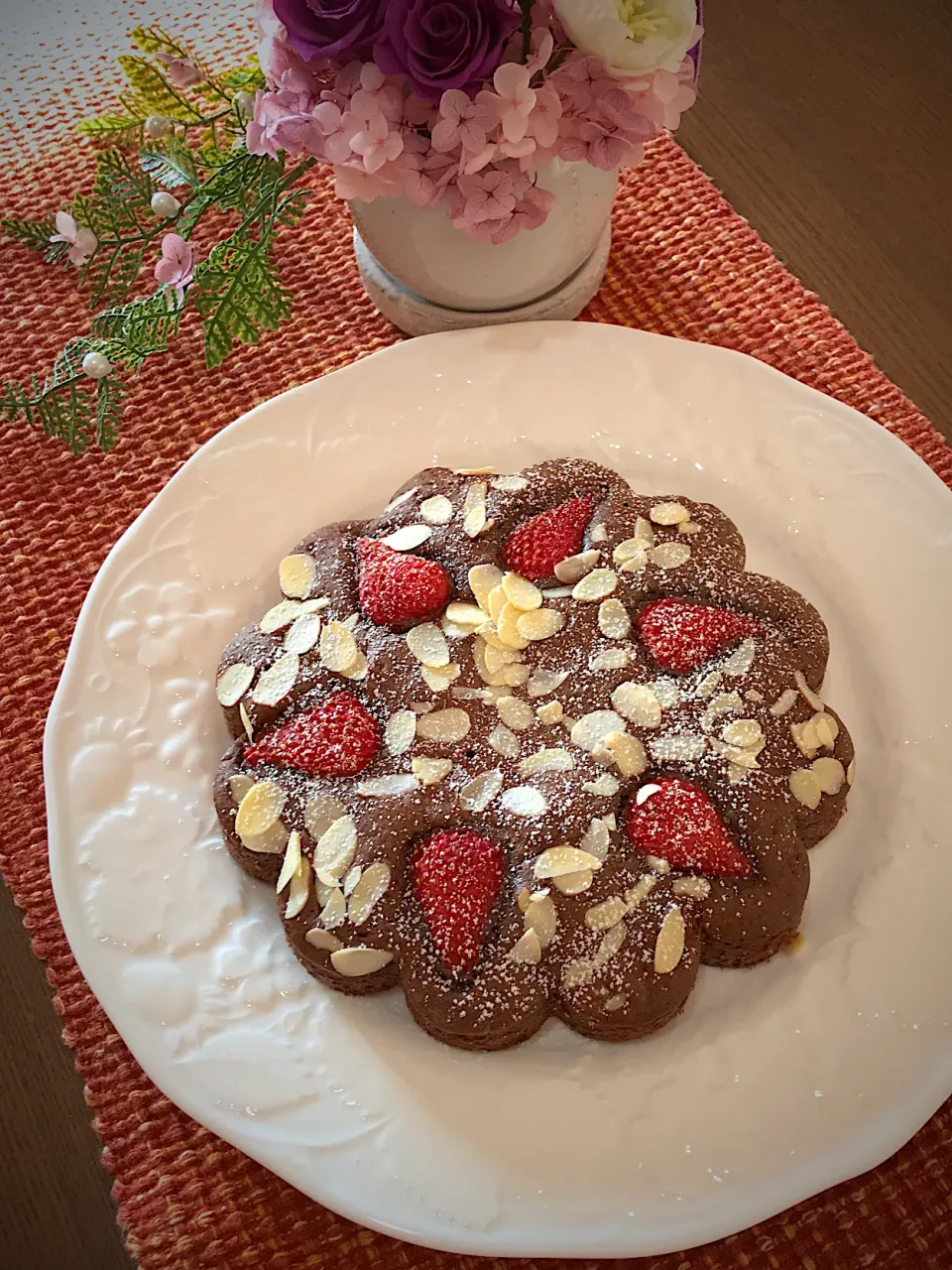 チョコブラウニー苺🍓のせ。|いっちゃんさん