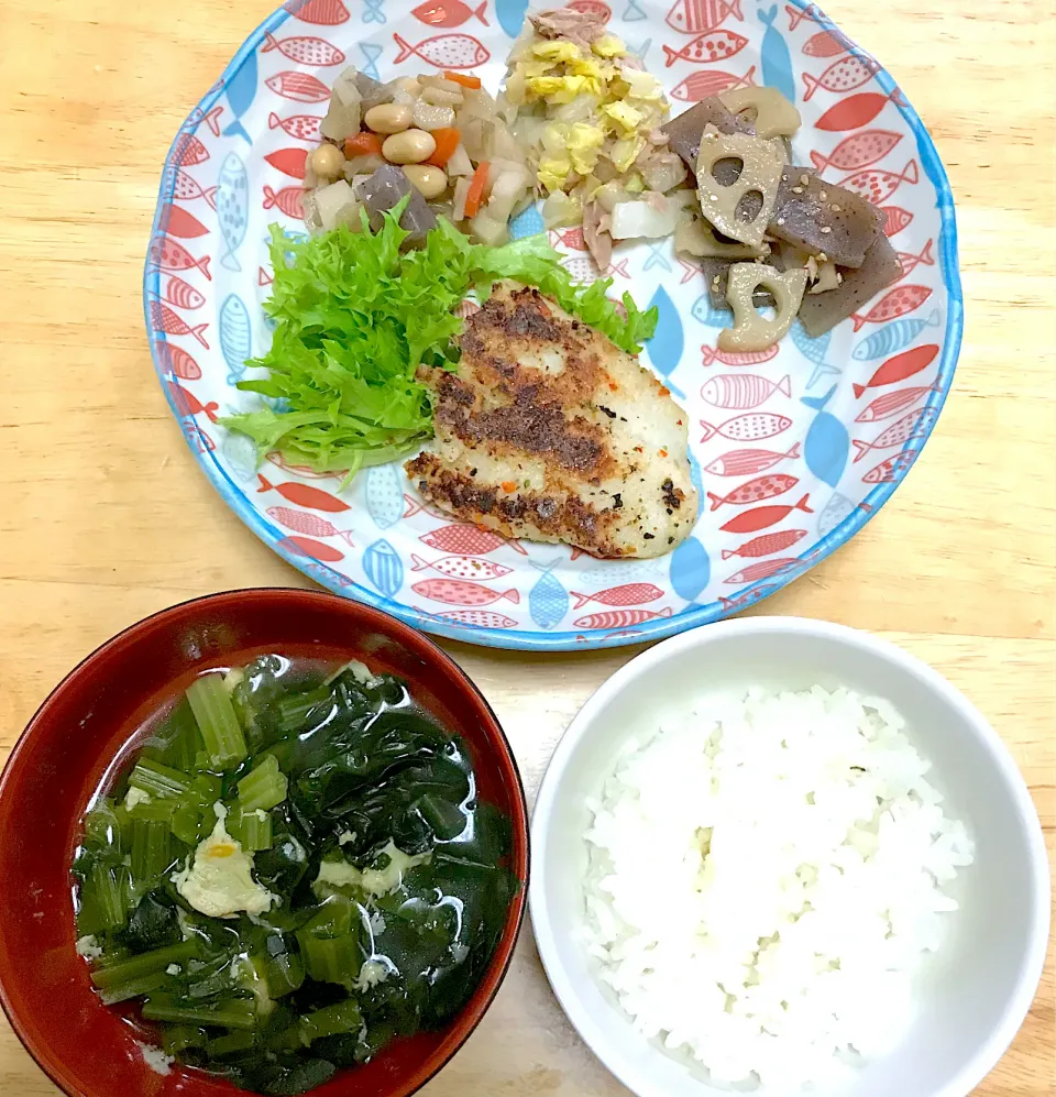 白身魚の香草焼き、五目豆、白菜とツナの中華和え、れんこんとこんにゃくのきんぴら、ほうれん草と卵のスープ|mayaさん