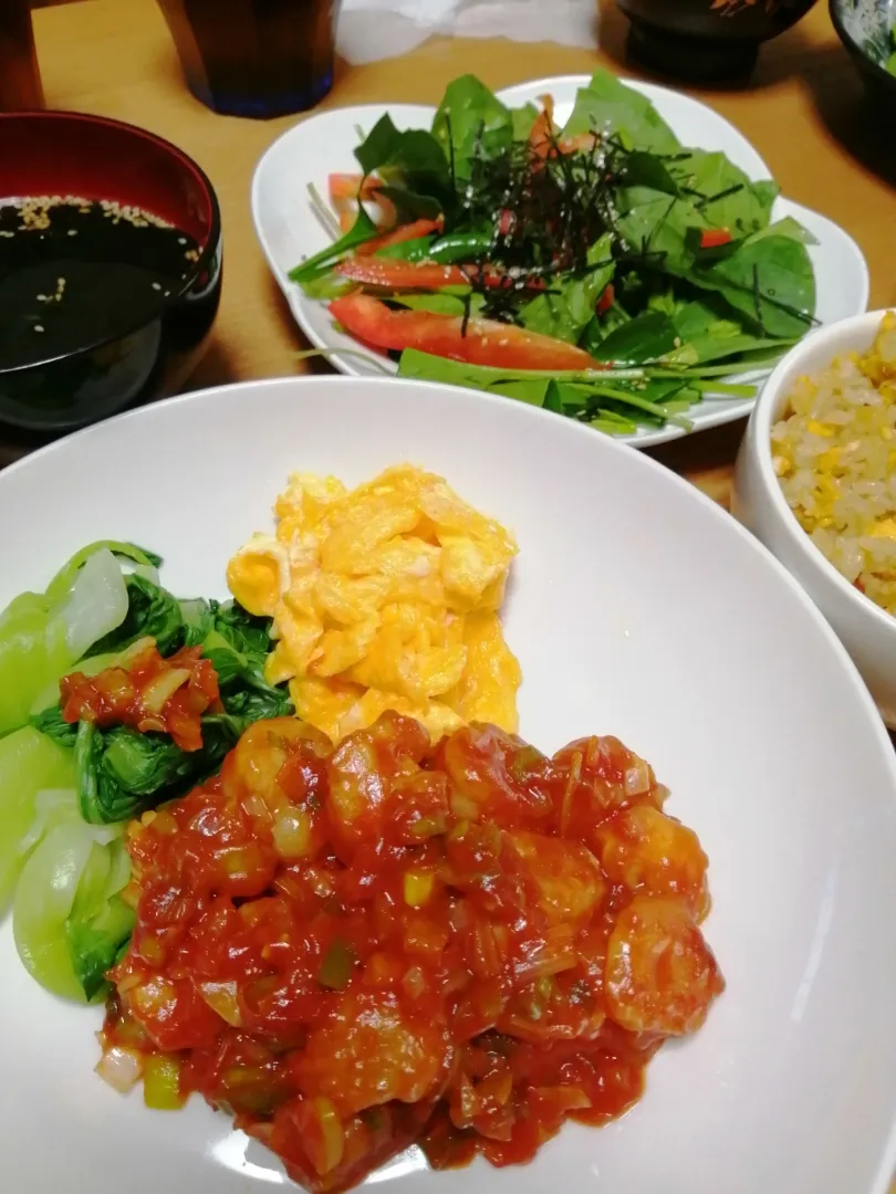 エビチリ卵添え
炒飯  野菜サラダ  わかめスープ|いちみさん