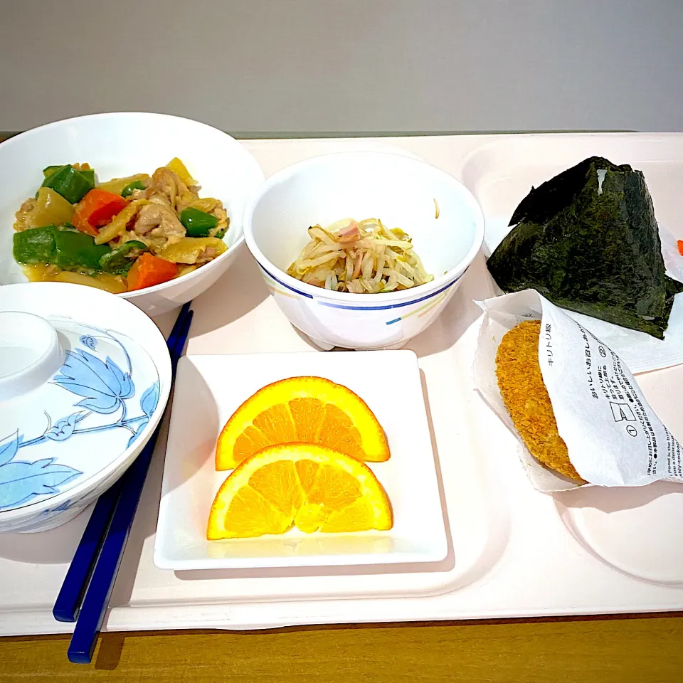 Snapdishの料理写真:白飯、治部煮、胡麻和え、オレンジ、　　明太子おにぎり、コロッケ|yakinasuさん