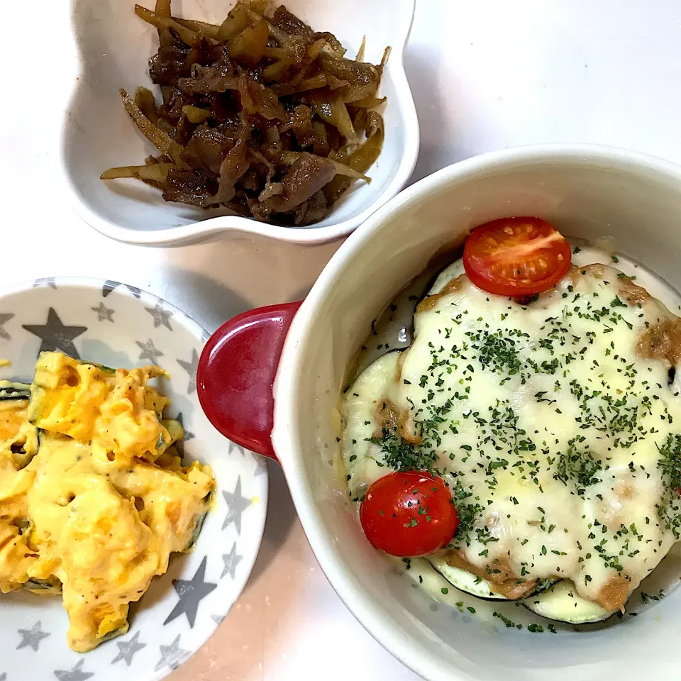 なすとツナの味噌マヨチーズ焼き♡牛肉とごぼうのしぐれ煮♡かぼちゃのスイートサラダ♡|まゆかさん