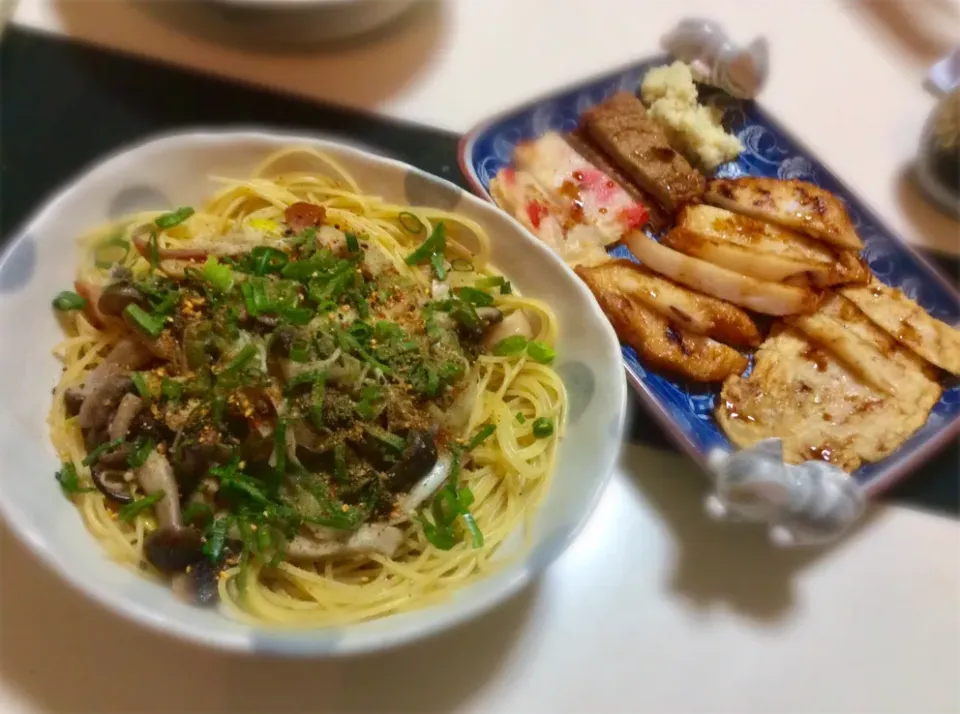 Snapdishの料理写真:キノコたっぷり和風パスタ   七味と山椒をかけて  と  愛媛の天ぷらで晩御飯|Takeshi  Nagakiさん