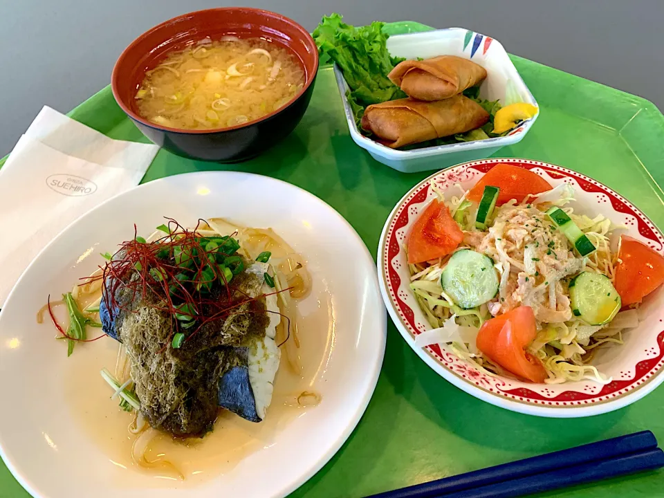 サワラの昆布蒸し、春巻、ツナとトマトのサラダ、味噌汁|Tadahiko Watanabeさん