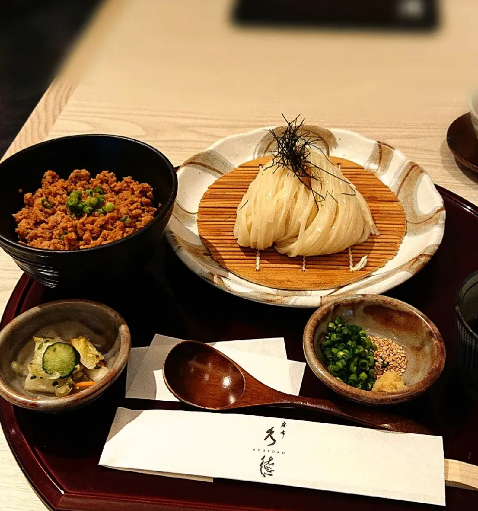 稲庭うどんとそぼろ丼|哲さん