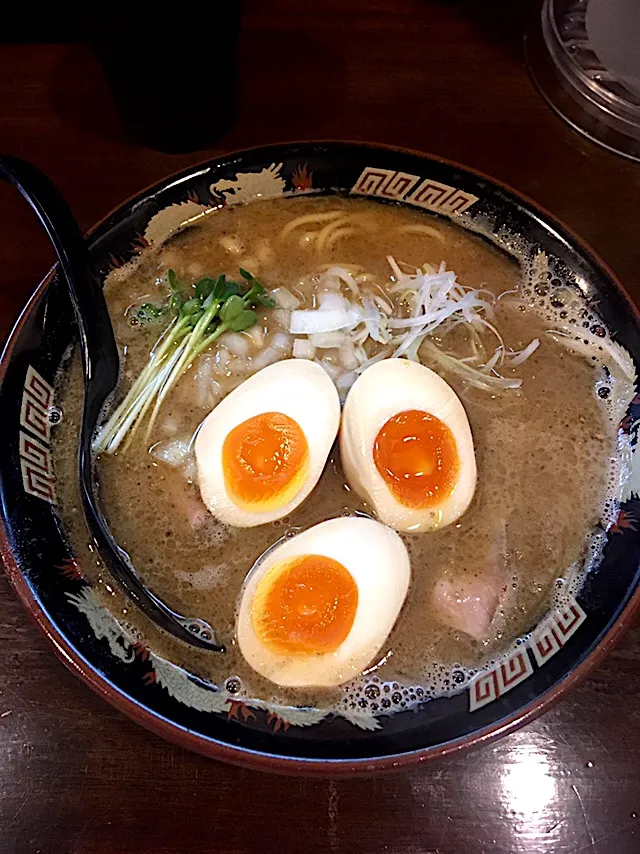 魚豚骨ラーメン＋味玉
@魚と豚と黒三兵|morimi32さん