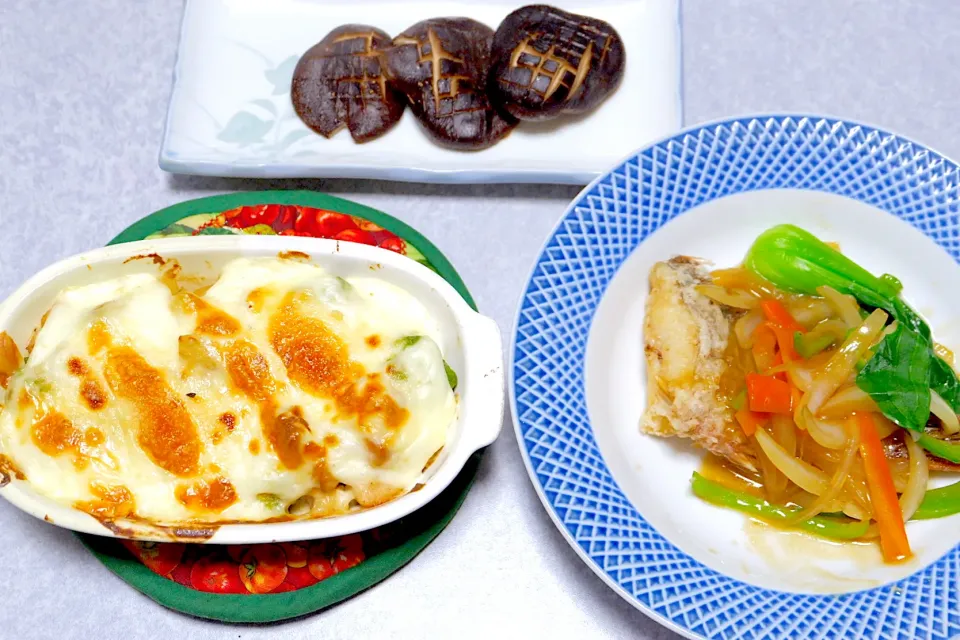 グラタン・揚げた魚のあんかけの晩ご飯|Orie Uekiさん