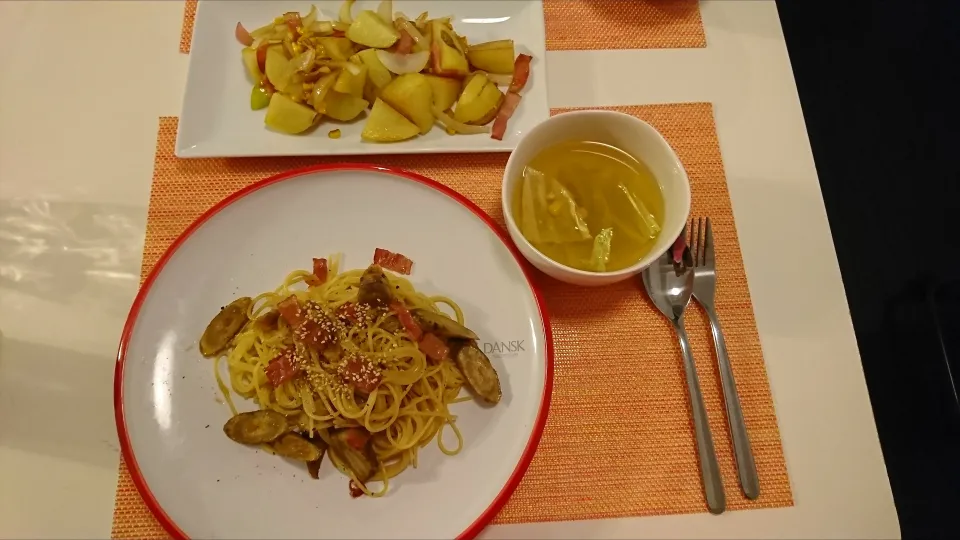 今日の夕食 ごぼうとベーコンのパスタ、ジャーマンポテト、キャベツのコンソメスープ|pinknari🐰🌈さん