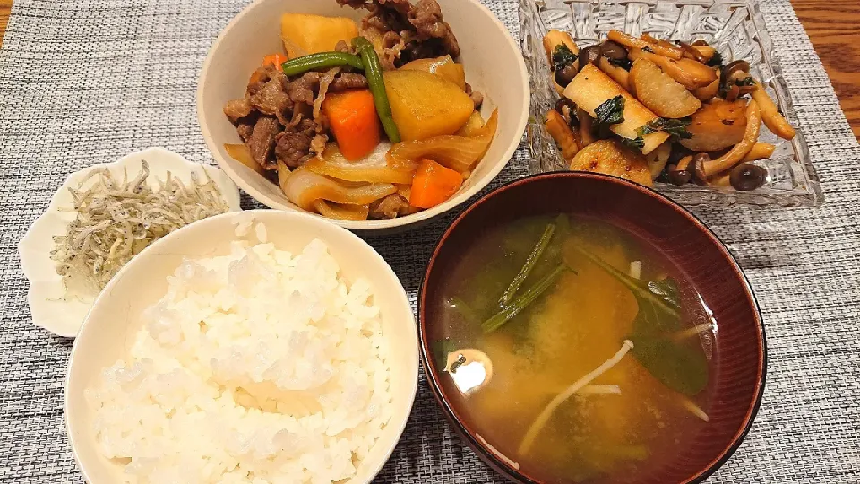 Snapdishの料理写真:🐮肉じゃが|くみけるさん