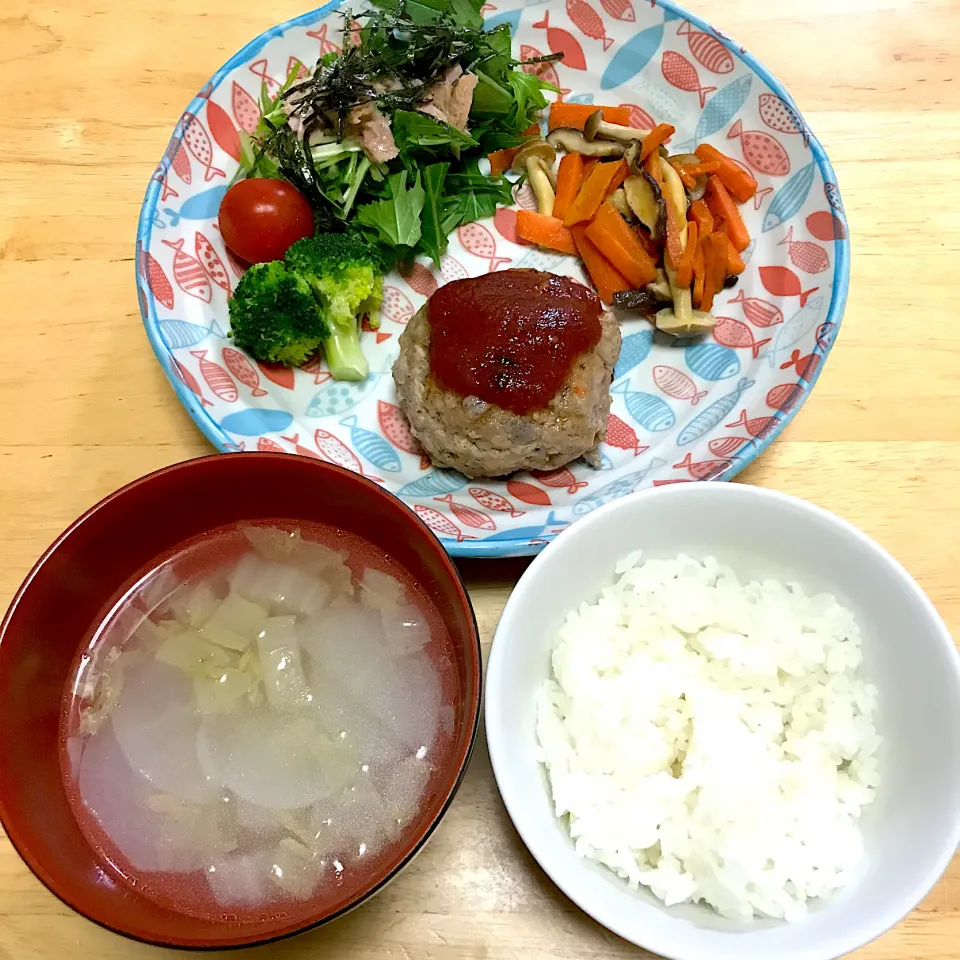 根菜バーグ、にんじんときのこのバター炒め、水菜のサラダ、白菜と大根のスープ|mayaさん