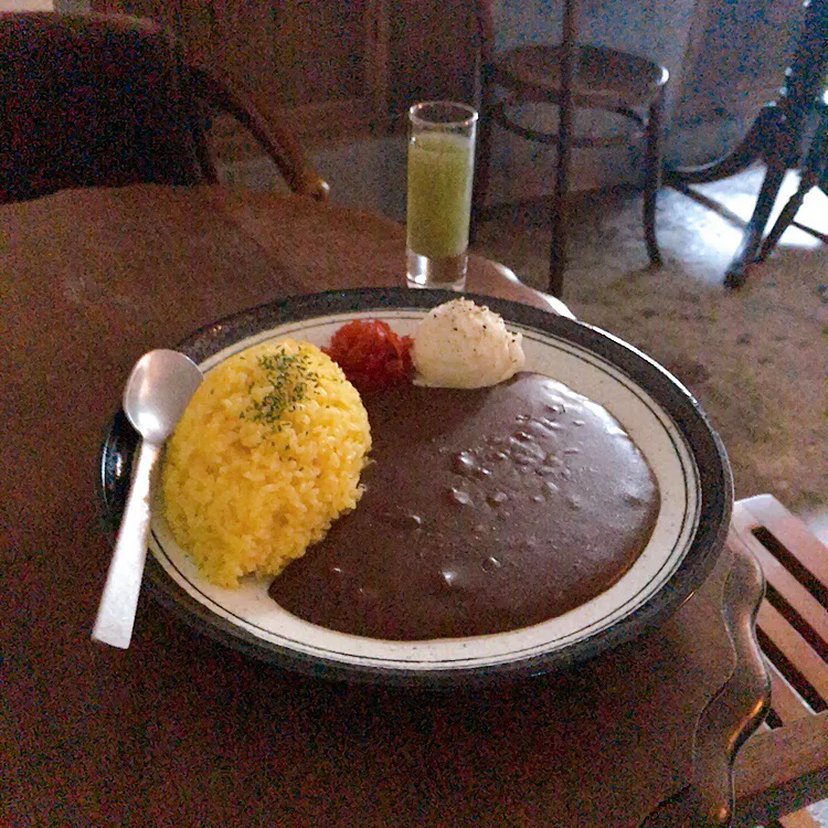 Snapdishの料理写真:金沢カレーと野菜ジュース🍛🍹|ちゃみこさん