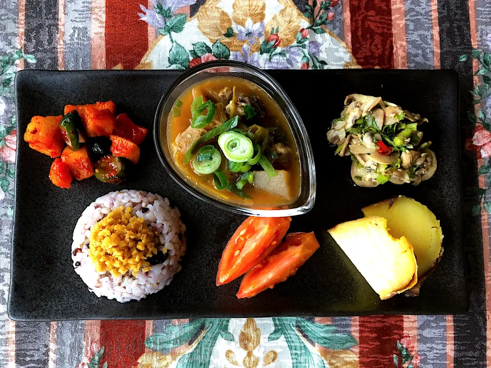 牛すじ大根の煮込み、サラダ等|Ayuさん