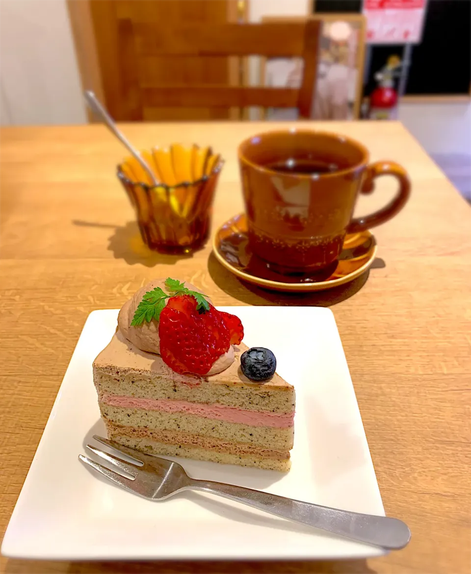 紅茶と苺のショートケーキ|みゃ〜・はつさん