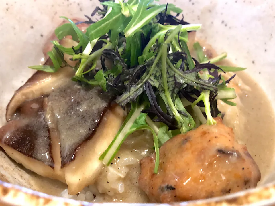 Snapdishの料理写真:今日の賄い^_^原木椎茸とチキン豆腐団子丼|bontaさん