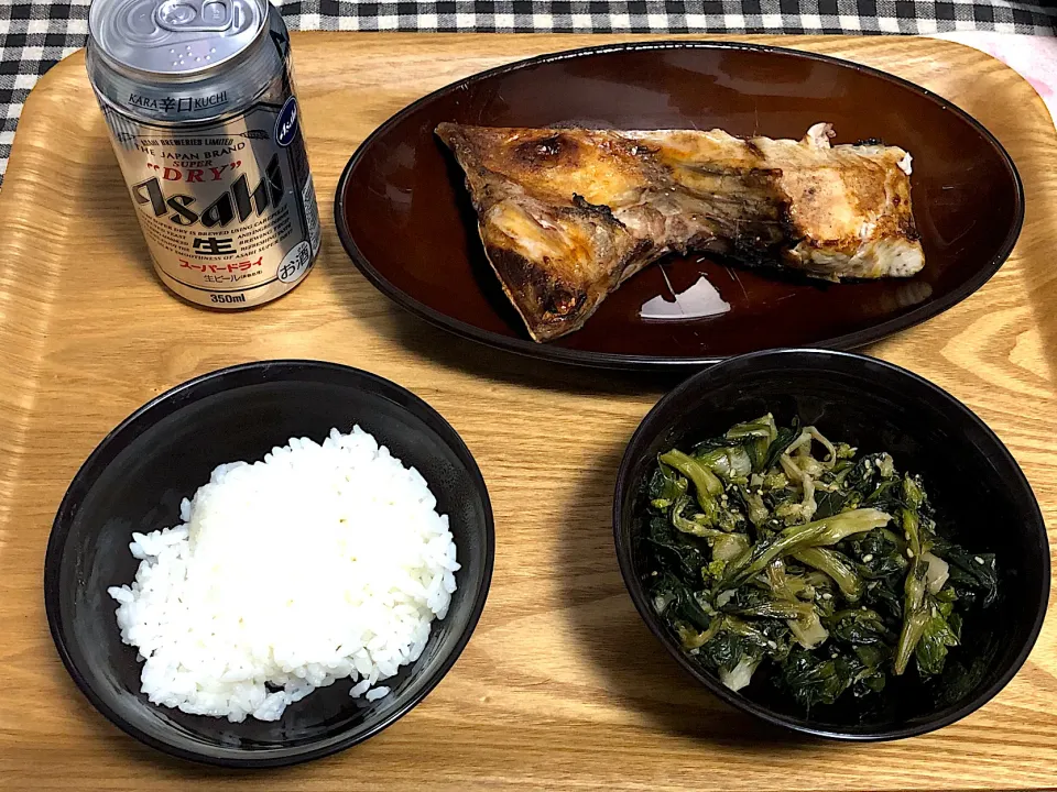 ☆鰤カマ塩焼き ☆菜の花からし和え ☆ビール🍺|まぁたんさん