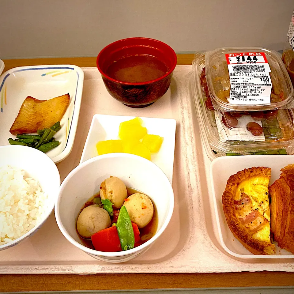 白飯、タラ山椒焼き　里芋煮　クロワッサン|yakinasuさん