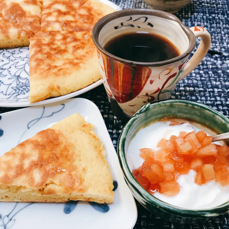 今朝のごはん💦お米🍚炊くの忘れてホットケーキ🥞になりました💦|naoさん