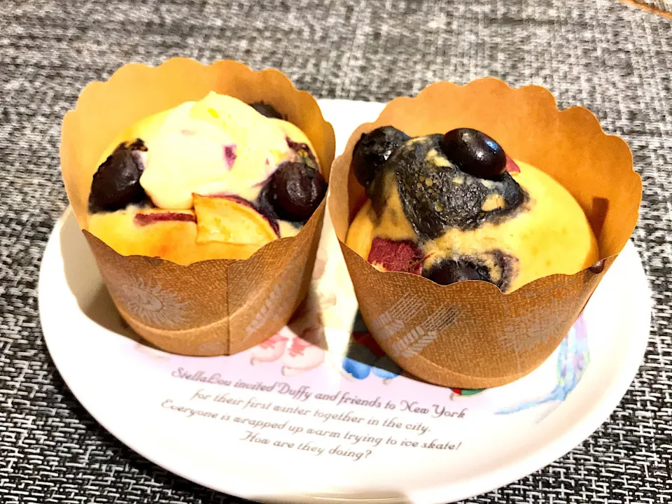 Snapdishの料理写真:お芋とブルーベリークリームチーズマフィンとメイプルシロップ風味プロテインマフィン|とみぃさん