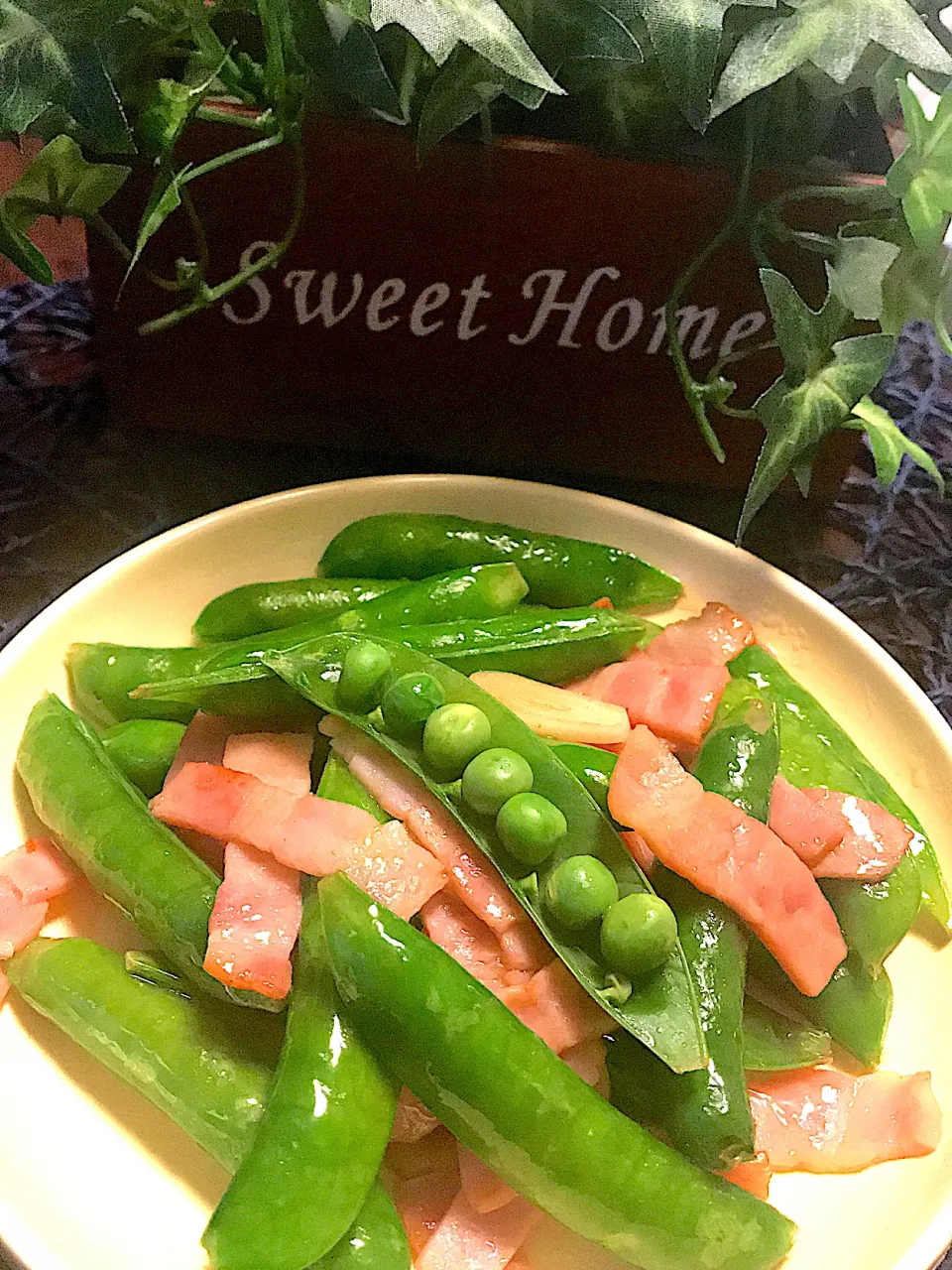 スナップえんどうとベーコンのバター炒め💕💕|🌺🌺Foodie🌺🌺さん